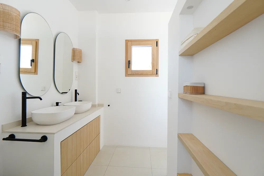 Portfolio de Fotografía Inmobiliaria en Murcia 15 fotografo-inmobiliario-murcia-dormitorio-vistas-mar-terraza.